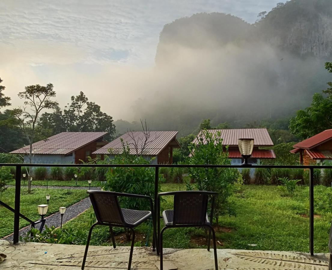 Hotel Bansuanphutarn Ban Pha Saeng Lang Exterior foto