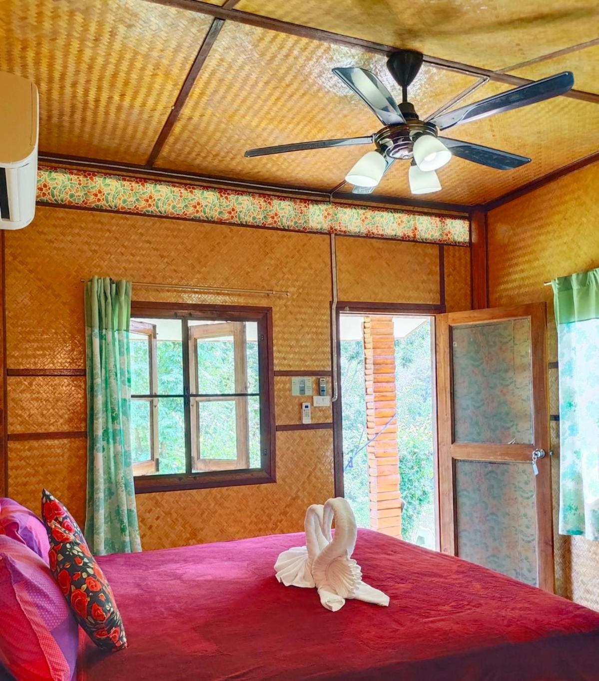 Hotel Bansuanphutarn Ban Pha Saeng Lang Exterior foto